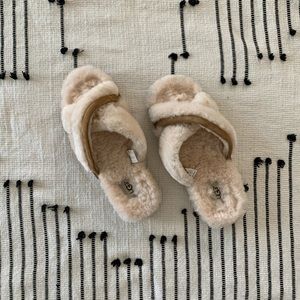 UGG SLIPPERS